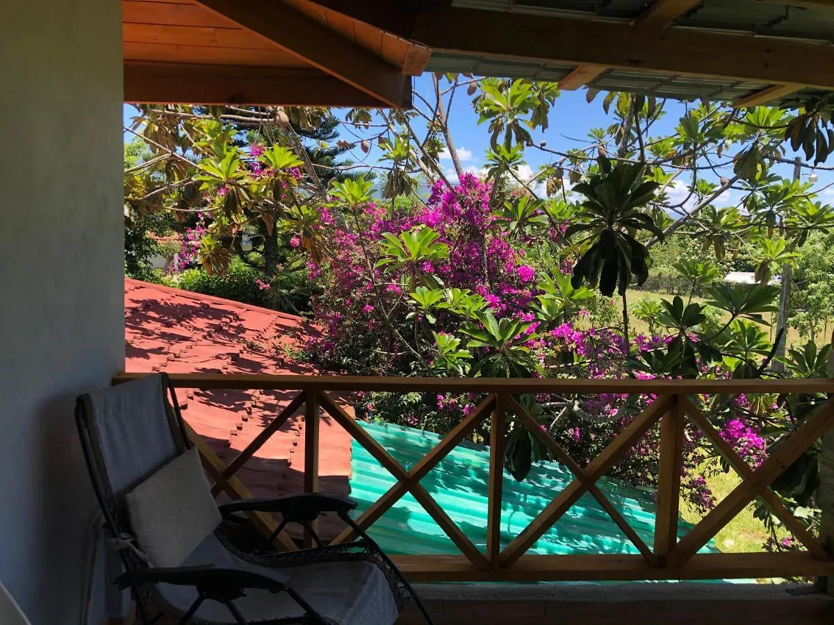 Villa Los Caciques Hermosa Villa con Piscina, Billar, Zona de BBQ y Domino Jarabacoa República Dominicana