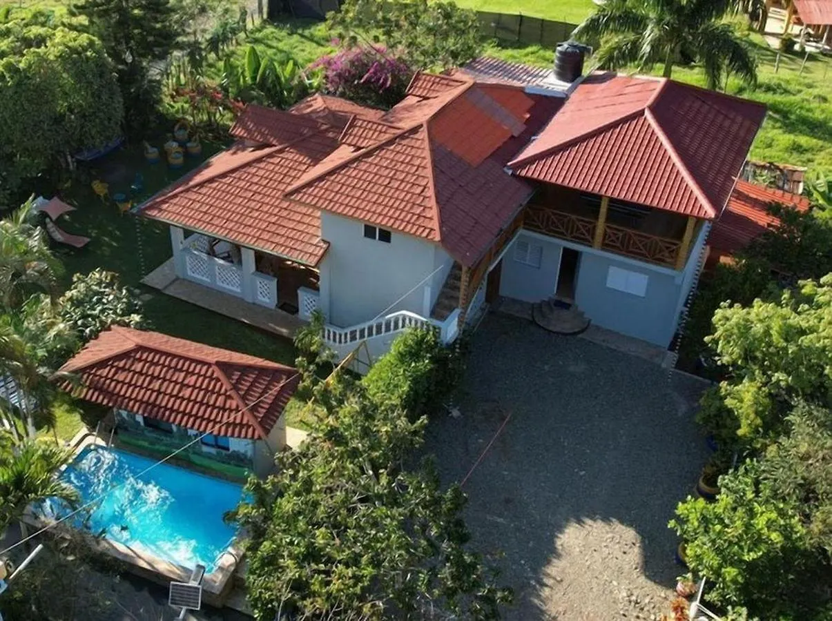 Villa Los Caciques Hermosa Villa con Piscina, Billar, Zona de BBQ y Domino Jarabacoa República Dominicana