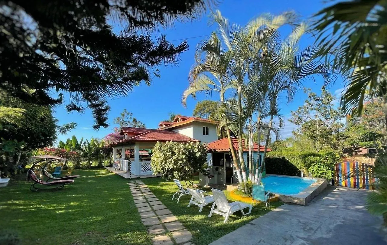 Villa Los Caciques Hermosa Villa con Piscina, Billar, Zona de BBQ y Domino Jarabacoa