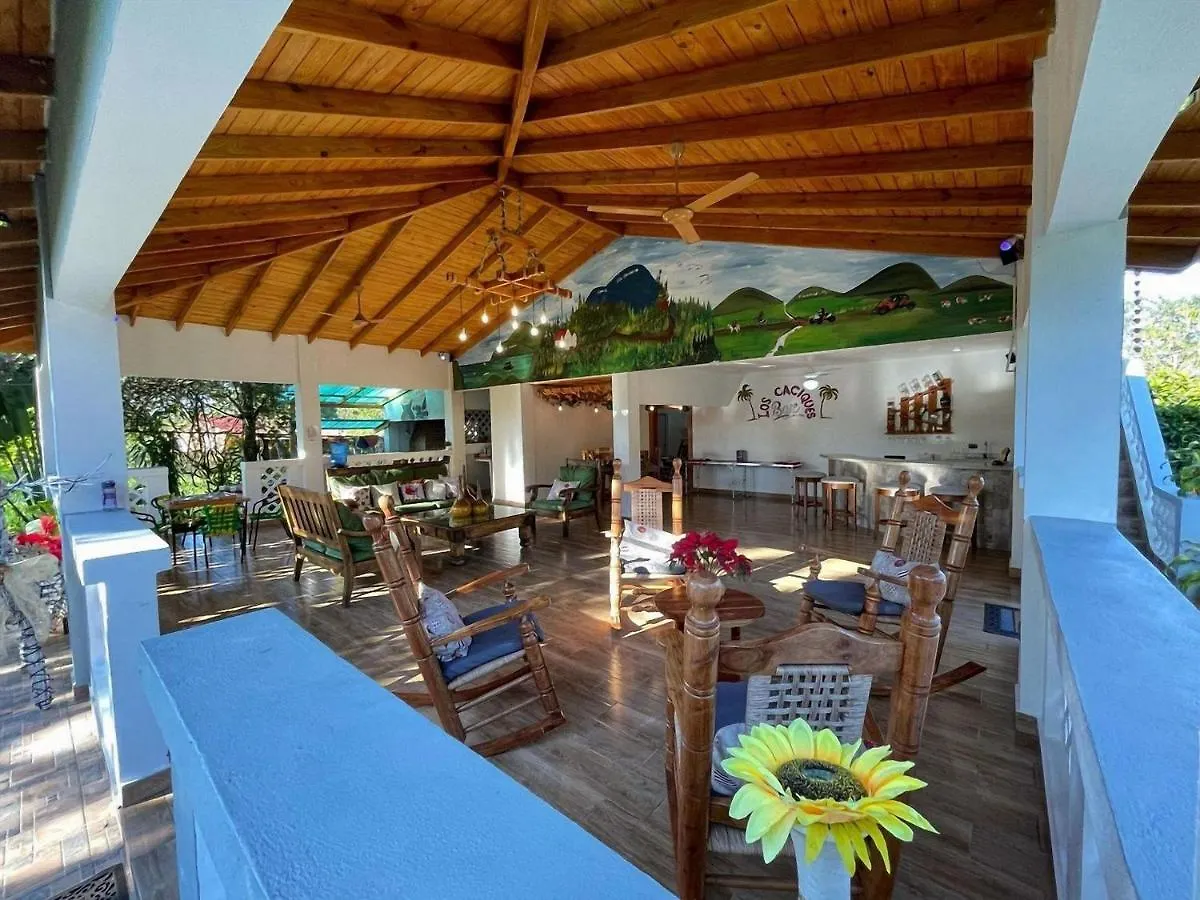 Villa Los Caciques Hermosa Villa con Piscina, Billar, Zona de BBQ y Domino Jarabacoa