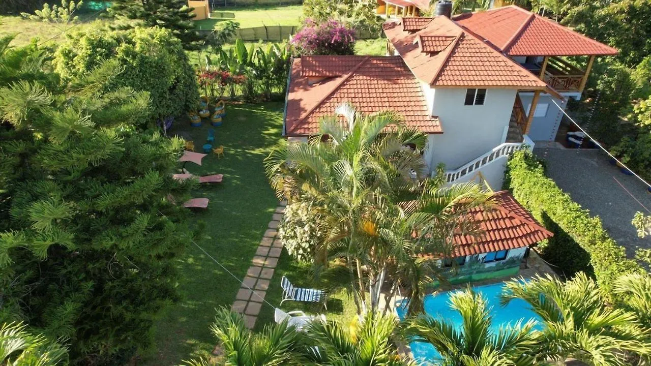 Villa Los Caciques Hermosa Villa con Piscina, Billar, Zona de BBQ y Domino Jarabacoa